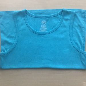 Girl’s blue tank top.